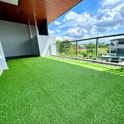 Balkons pielāgots mākslīgais kūdra